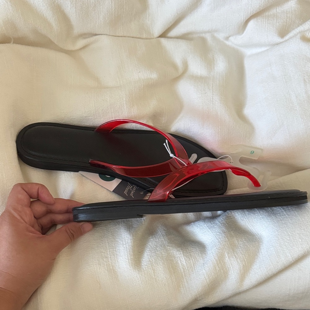 Universal Thread Red and Black thong Sandals - Picture 5 of 7